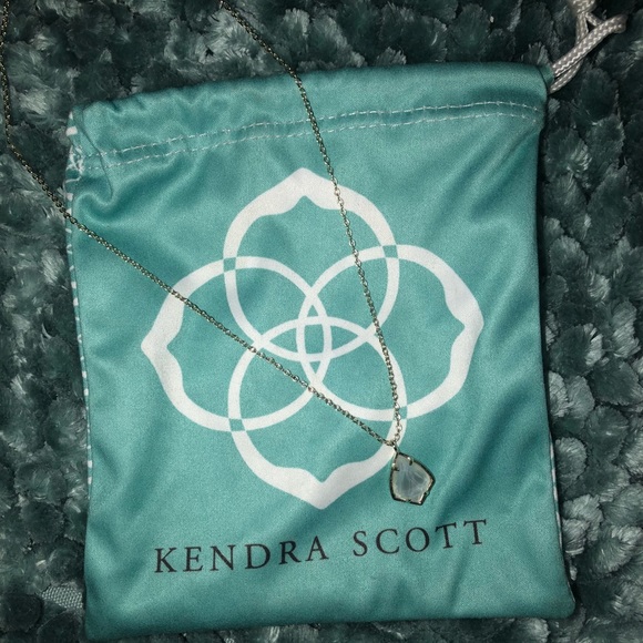 Jewelry - Kendra Scott Necklace! Great condition!